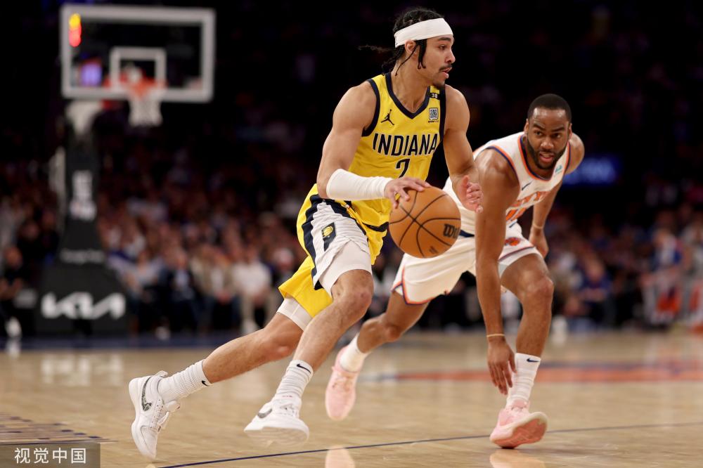 斯洛特：弗林蓬腿筋不适，换凯尔凯兹是因为他有黄牌